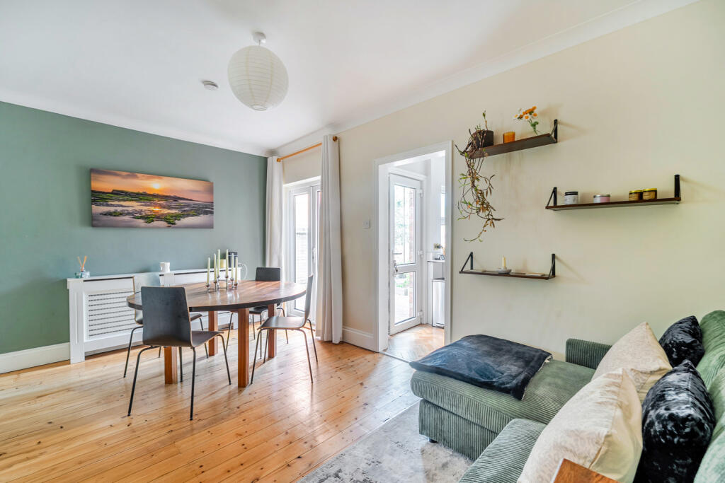 Crockford Park Road, Addlestone, KT15 photo 4