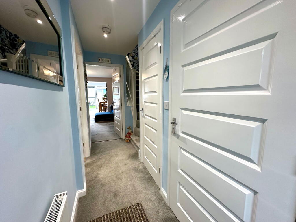 Mossley Place, Penistone, Sheffield, S36 6FH photo 5