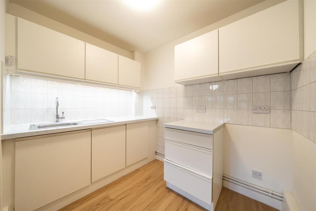 Tudor Grange, Blackheath, London photo 4