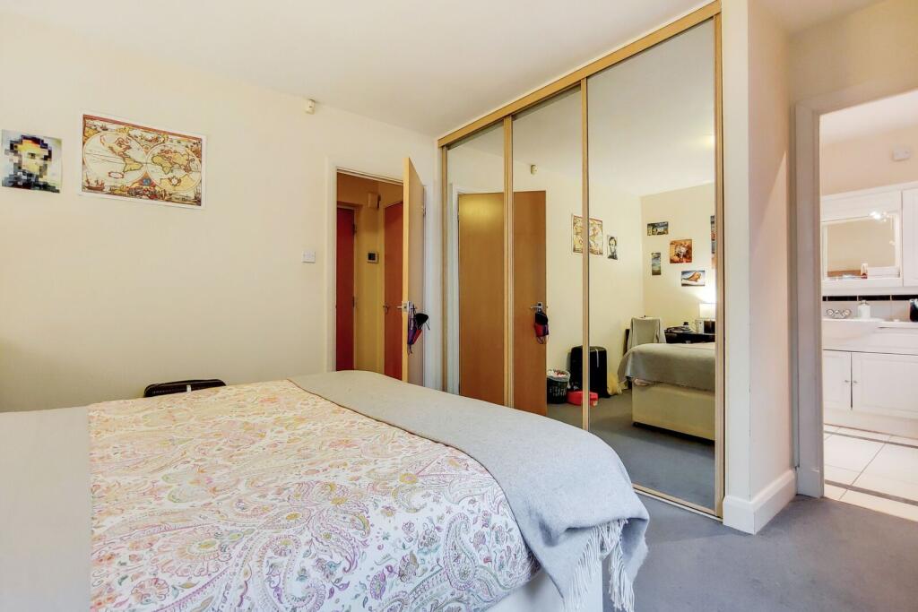 Goswell Road, Clerkenwell, London, EC1V – další