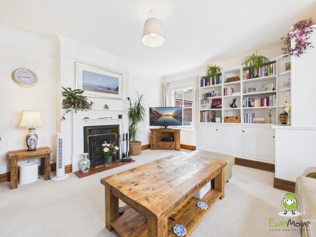 Apartment in Basingstoke and Deane, Kings Furlong - View 2