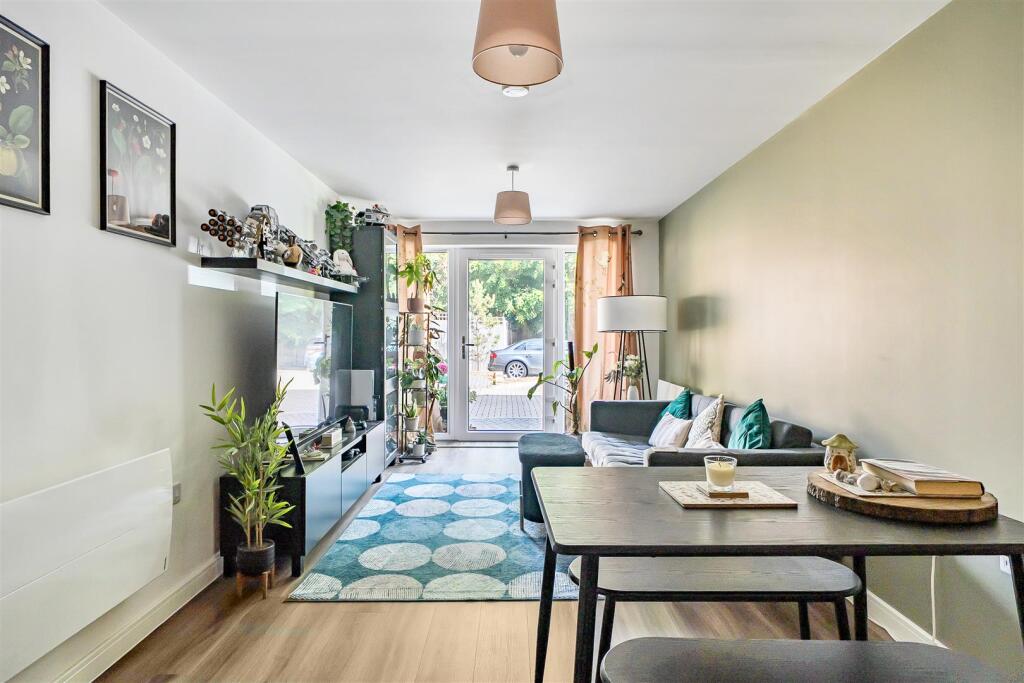 Apartment in Slough - View 4