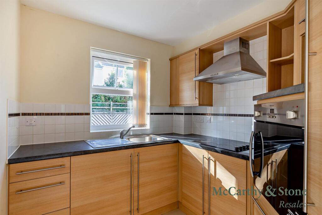 Apartment in Truro - View 5