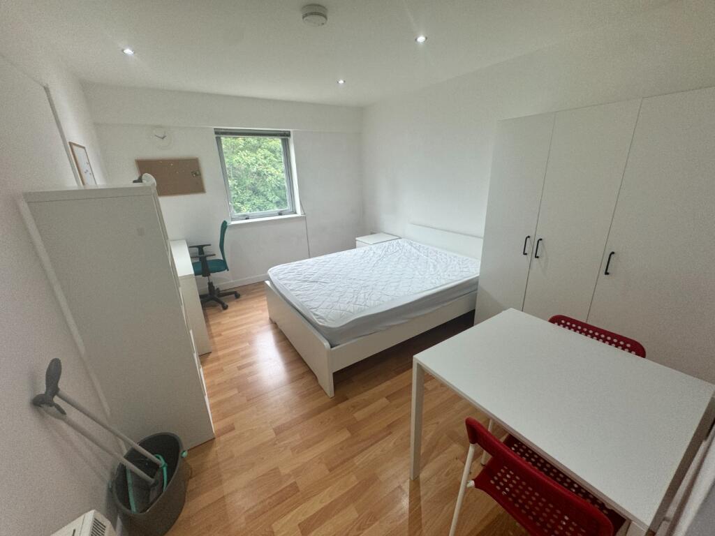 28, Central Park Avenue, Plymouth, Devon, PL4 6NE photo 4