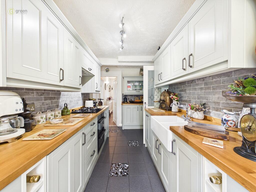 Manor Park Road, Castle Bromwich, Solihull, B36 photo 4