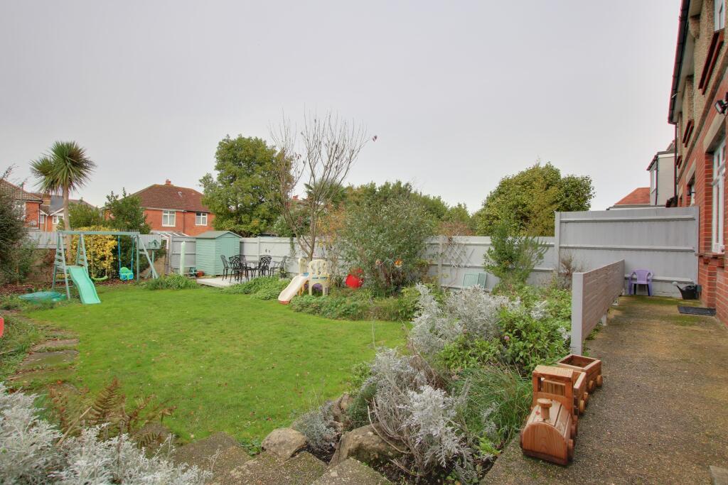 House in Southampton - More