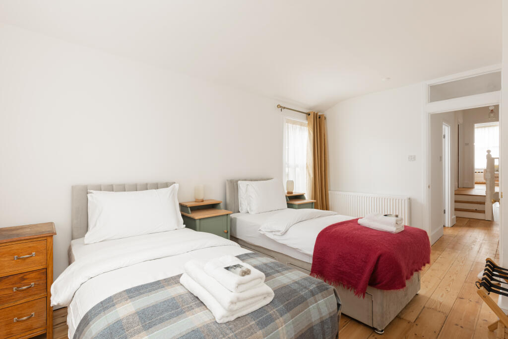 House in London - View 2