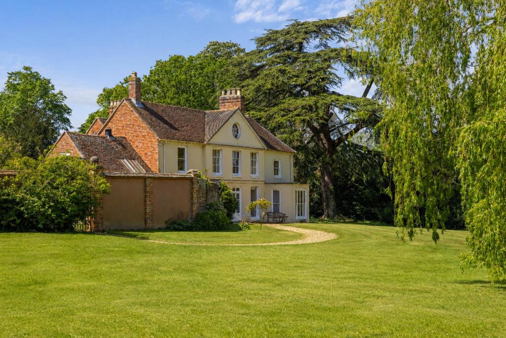 Main image of property: Farnham Road, Odiham, Hook, Hampshire, RG29