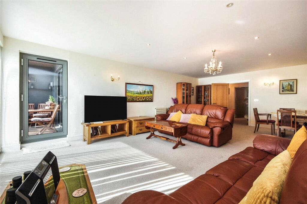 Apartment in Southend-on-Sea - View 4