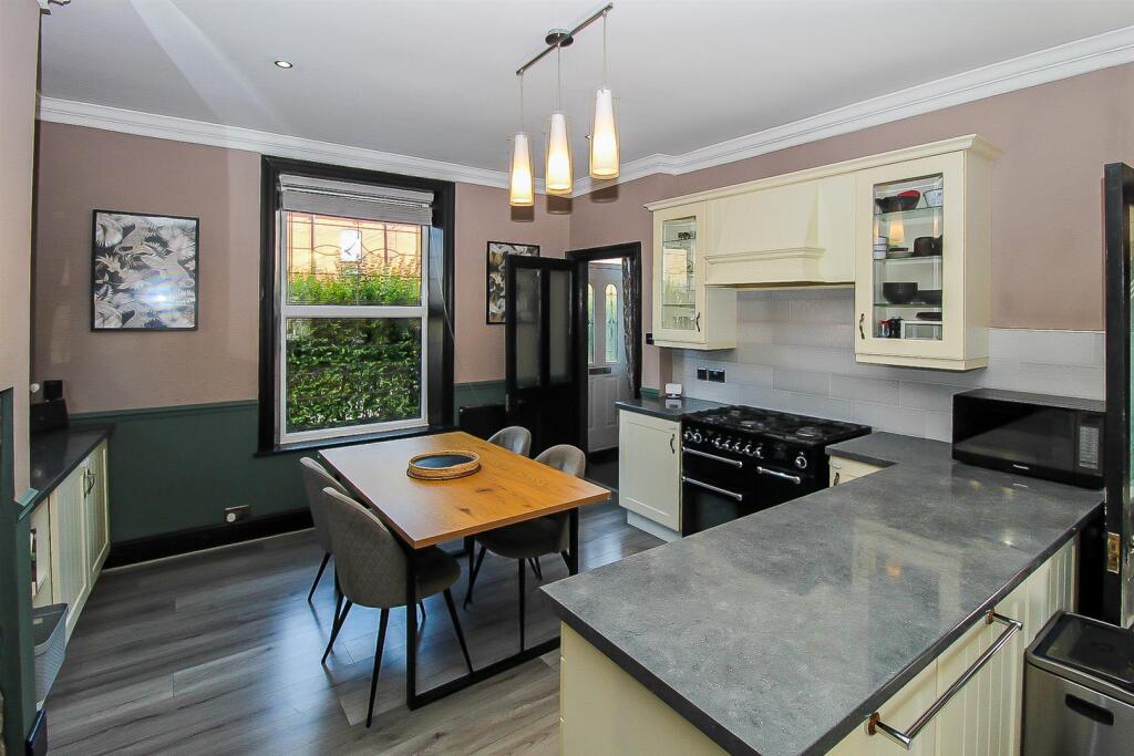 House in Wakefield - View 3