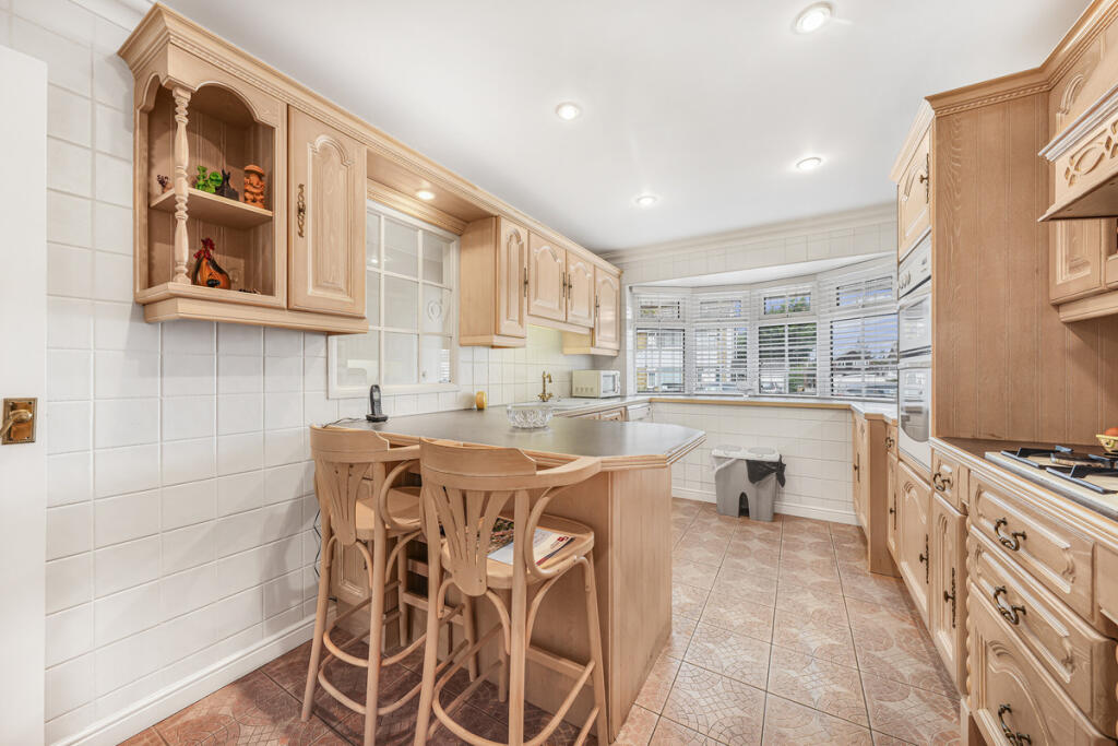 House in Southend-on-Sea - More