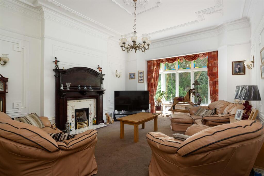 Wetherby Road, Roundhay photo 4
