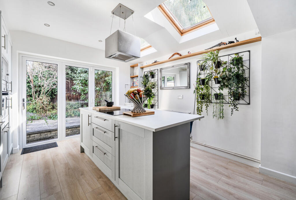 House in Tewkesbury, Bishop's Cleeve - View 4
