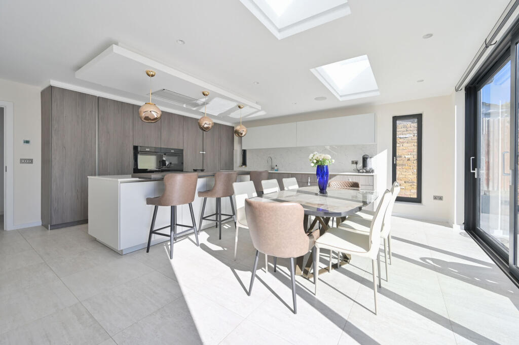 House in Watford - View 2