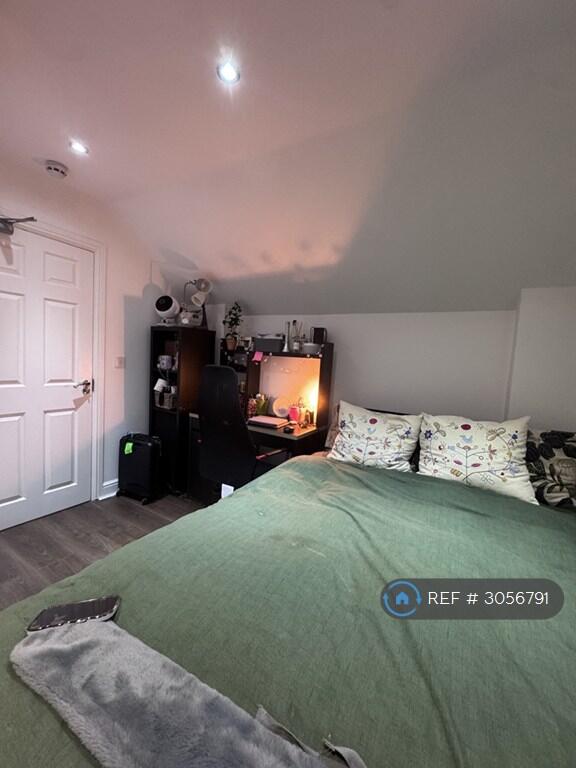6 bedroom detached house for rent