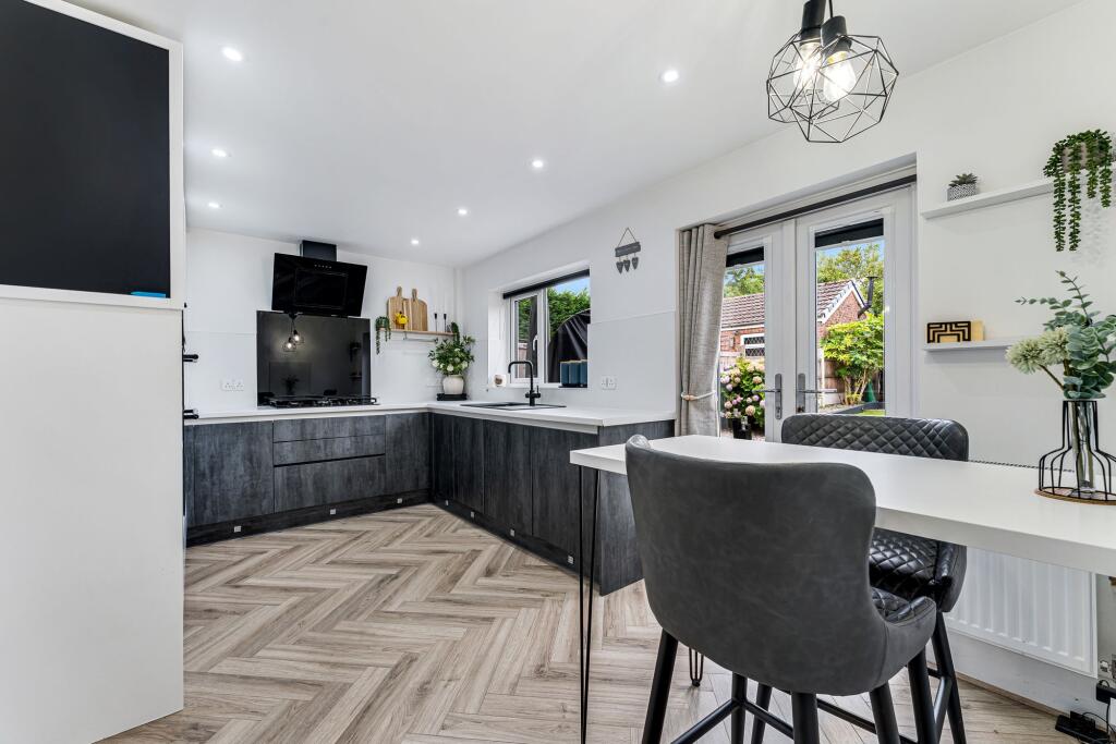 Eltham Close, Widnes, WA8 photo 4