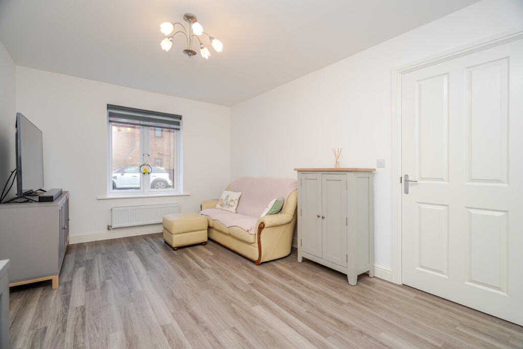 House in Milton Keynes, Atterbury, Broughton and Milton Keynes - More