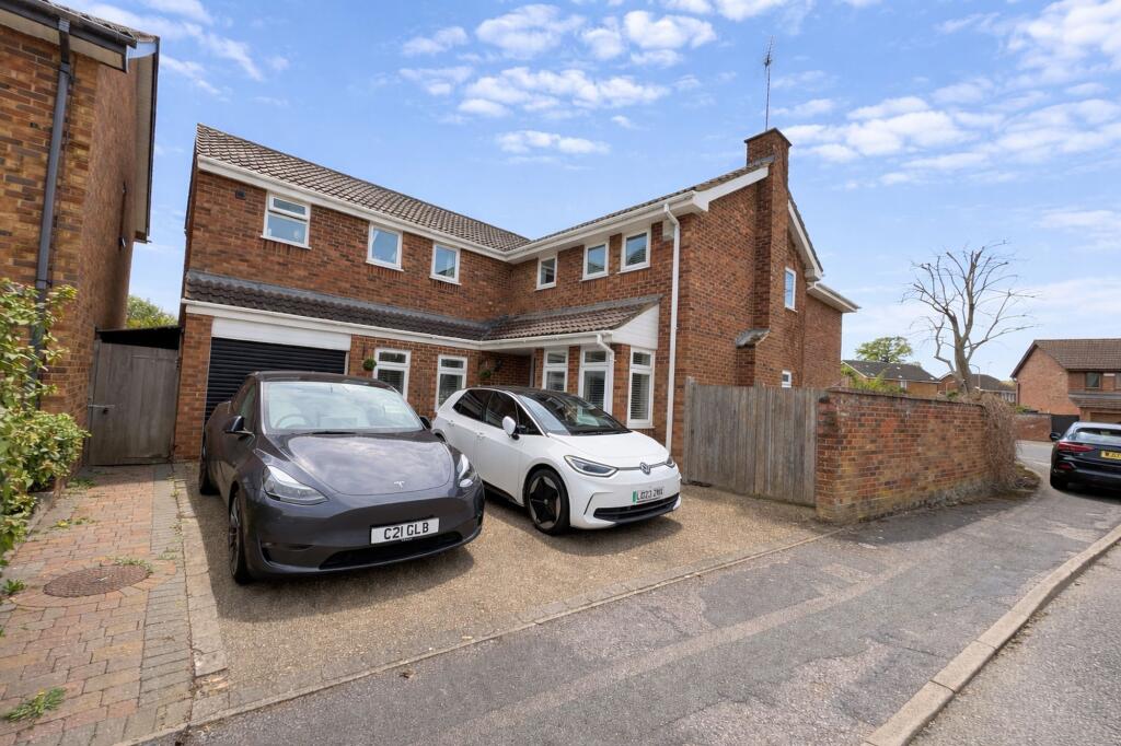 Main image of property: Mountsfield Close, Newport Pagnell, MK16