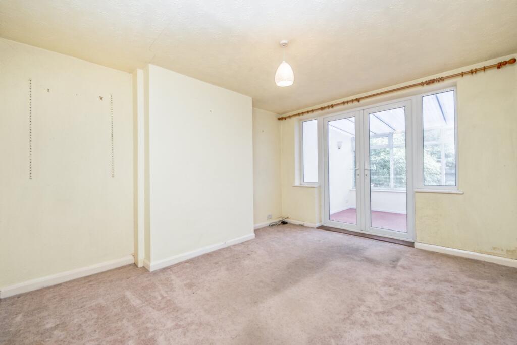 Ghyllroyd Drive, Birkenshaw, Bradford, West Yorkshire, BD11 photo 4