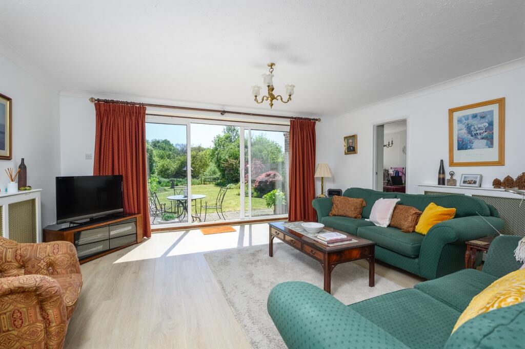Conyers Close, Hersham Village, KT12 – pohled 4