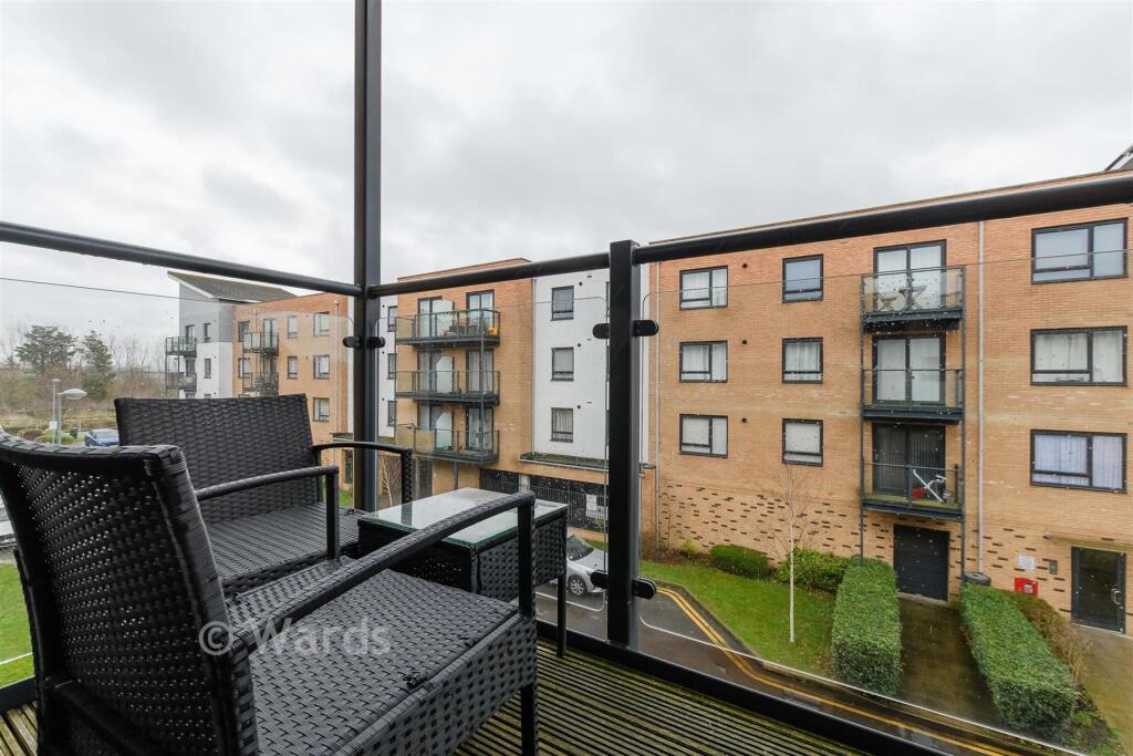 Creek Mill Way, Dartford, Kent photo 3