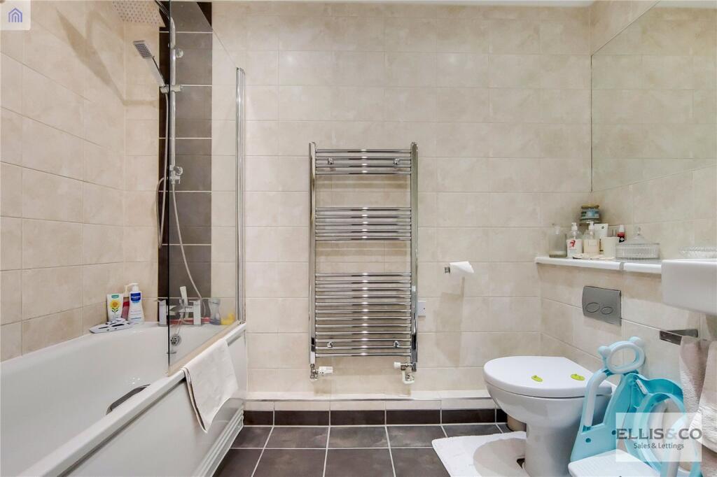 Apartment in London - More