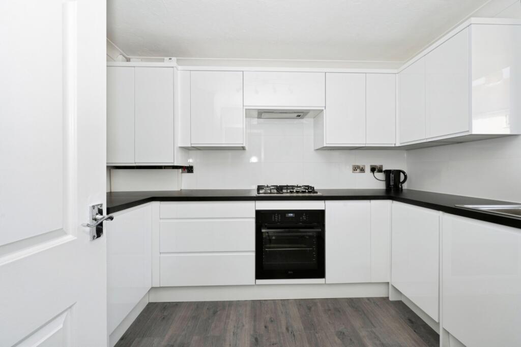 House in London, Royal Borough of Kingston upon Thames - View 5