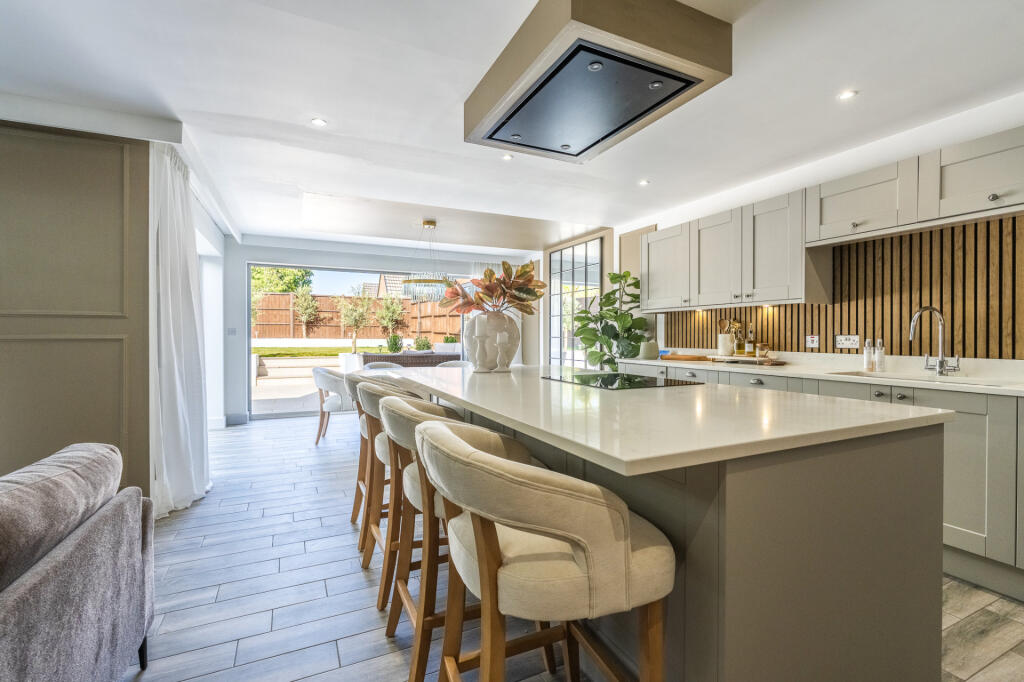 House in Worcester - View 2