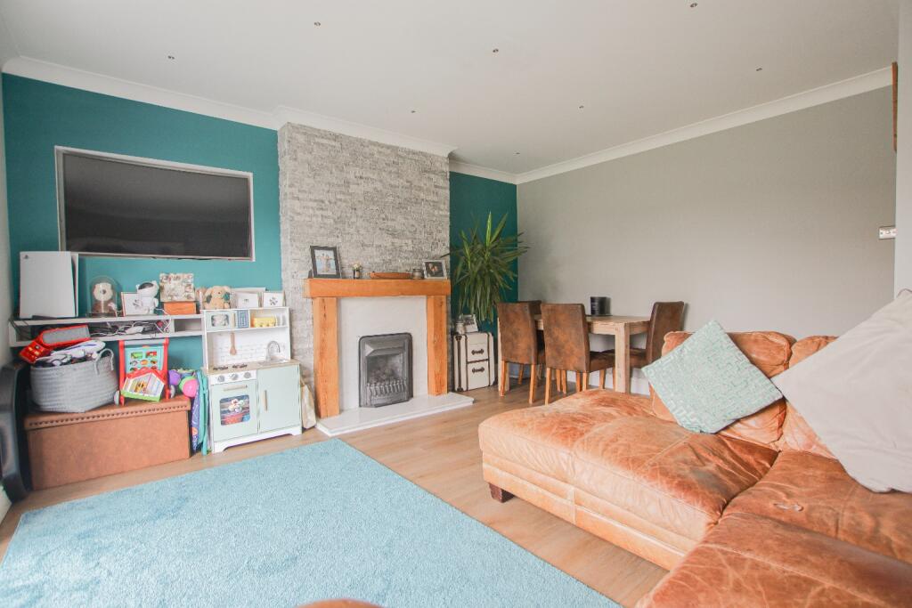 Redwood Drive, Waddington, Lincoln, – další