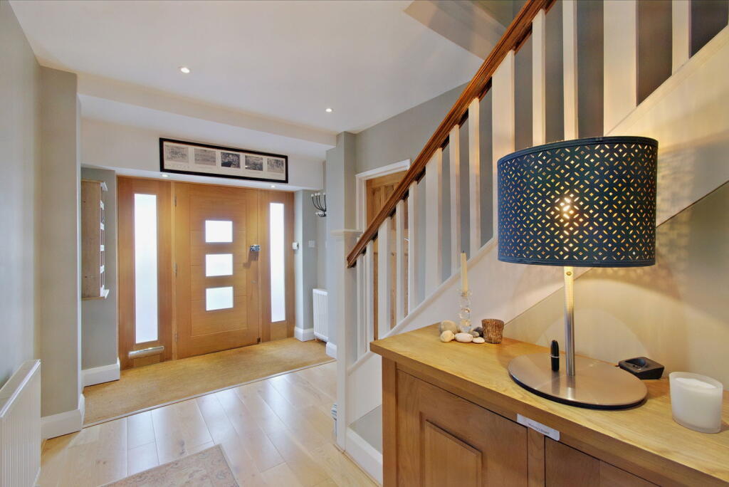 Cuckoo Hill Road, Pinner, HA5 photo 3
