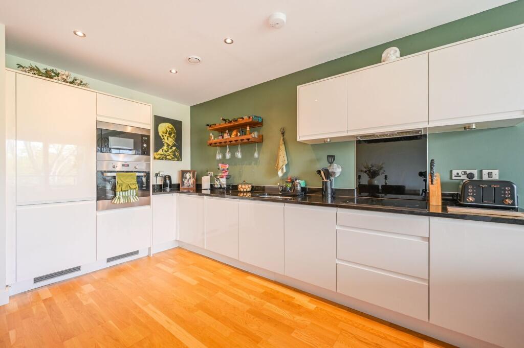 Wimhurst Court, Tower Hamlets, London, E14 - View 3