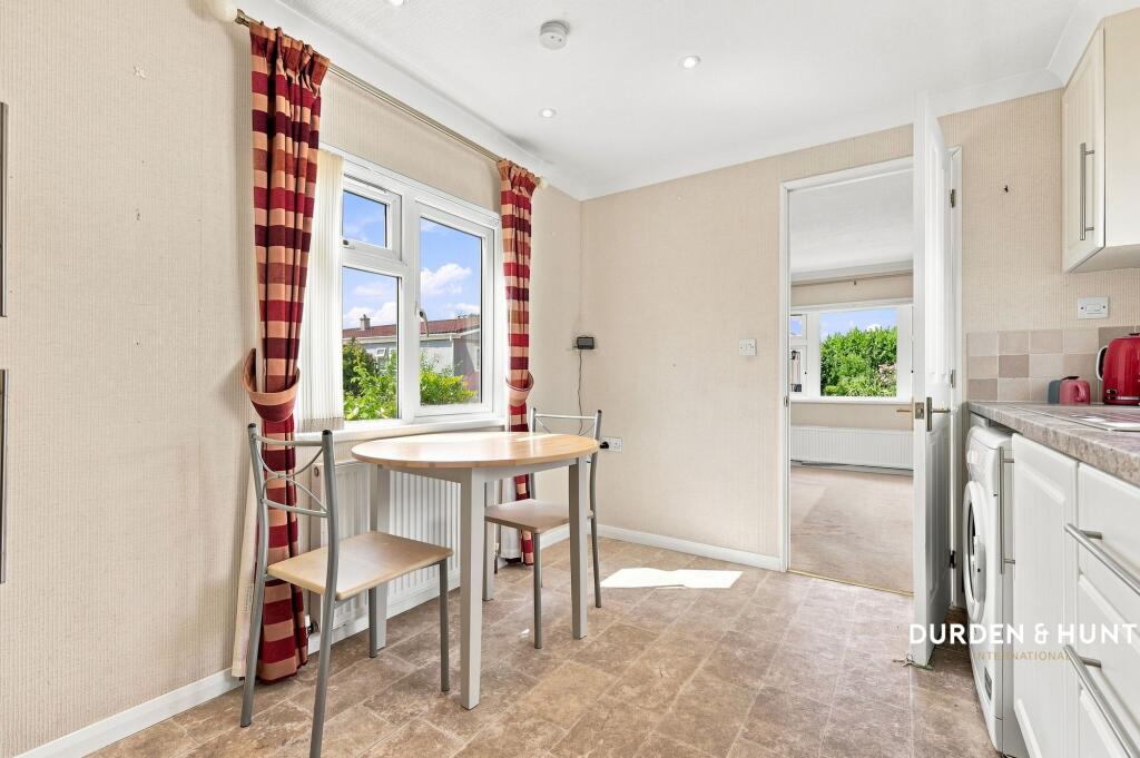 House in Southend-on-Sea - More