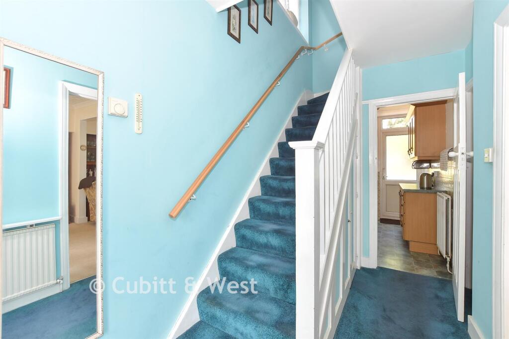 House in Redhill, Earlswood - View 3