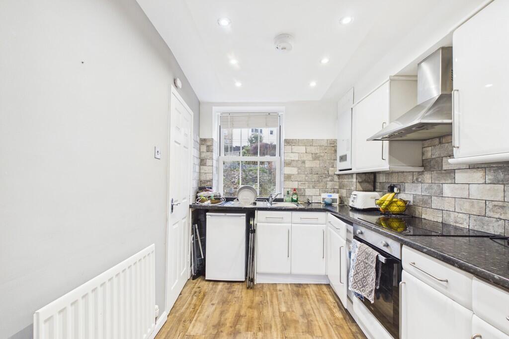 17 Low Fellside, Kendal, Cumbria, LA9 4NH photo 3