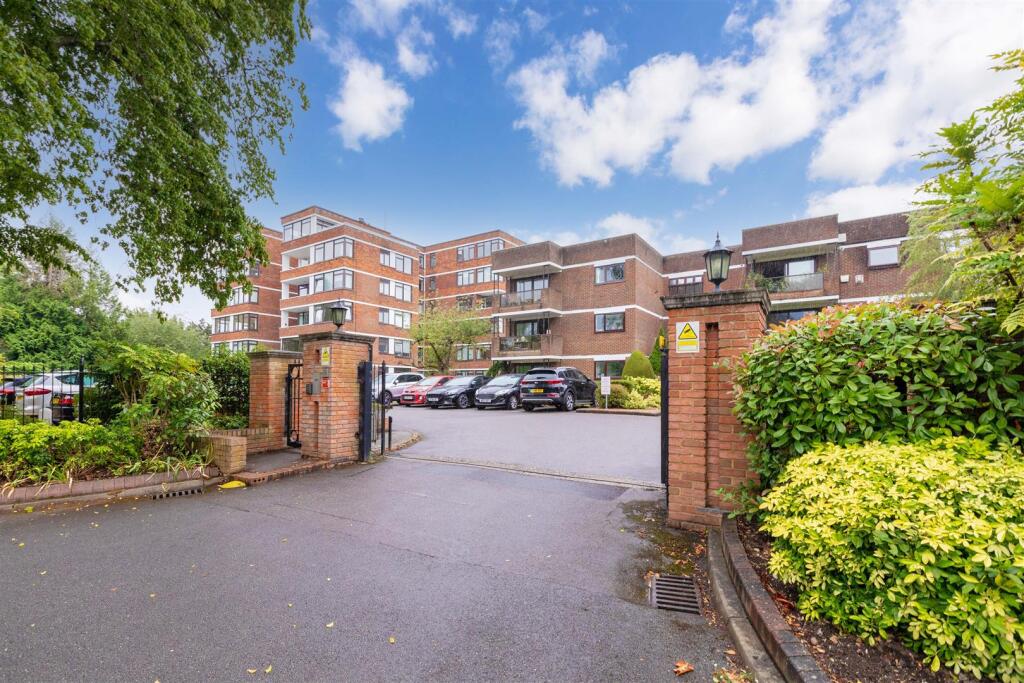 Main image of property: WoodHurst South Ray Mead Road, Maidenhead
