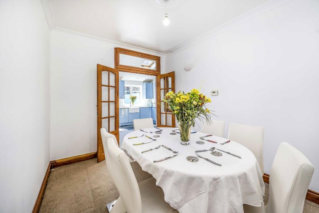 House in London, West Ealing, Hanwell - More