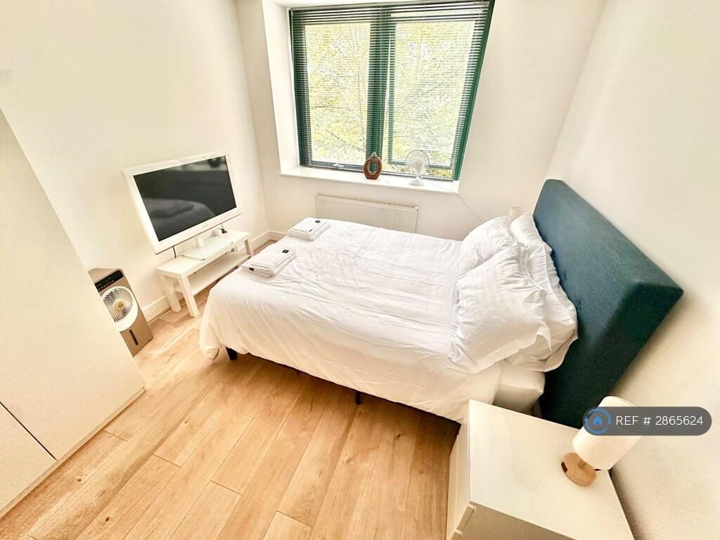 Apartment in London, Brentham Garden Suburb, Park Royal - View 2