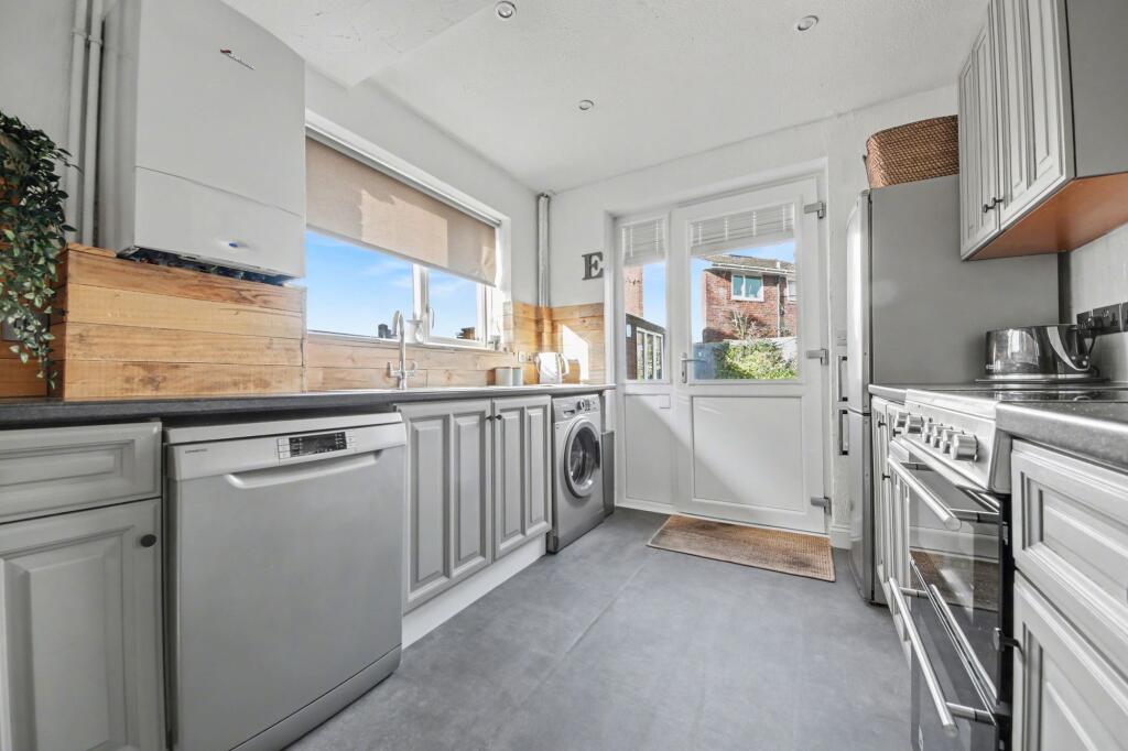 Broadwater Road, Midanbury, SO18 photo 3