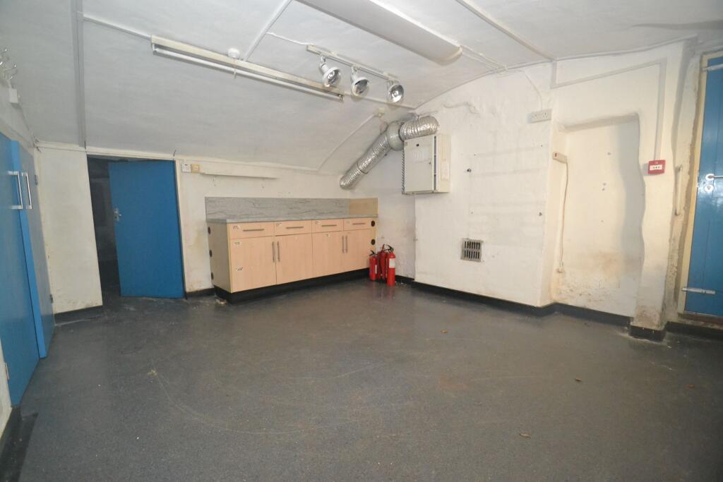 House in Bradford, Thackley, Idle - View 5