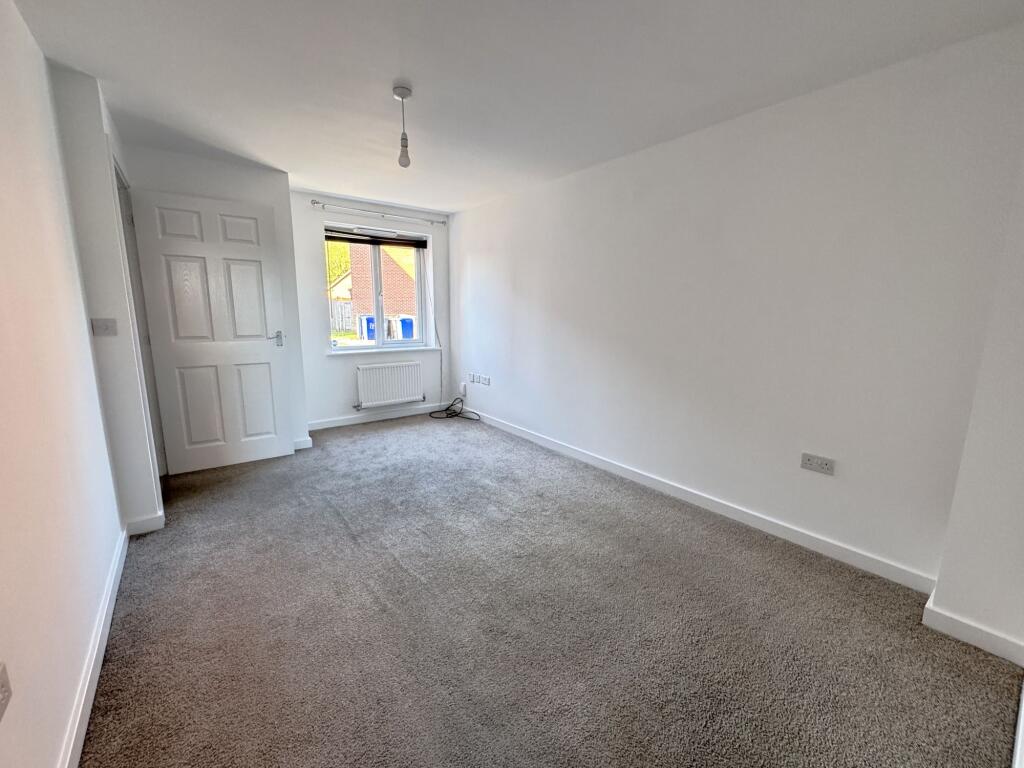 Adkins Close, Burton-On-Trent, DE14 photo 3