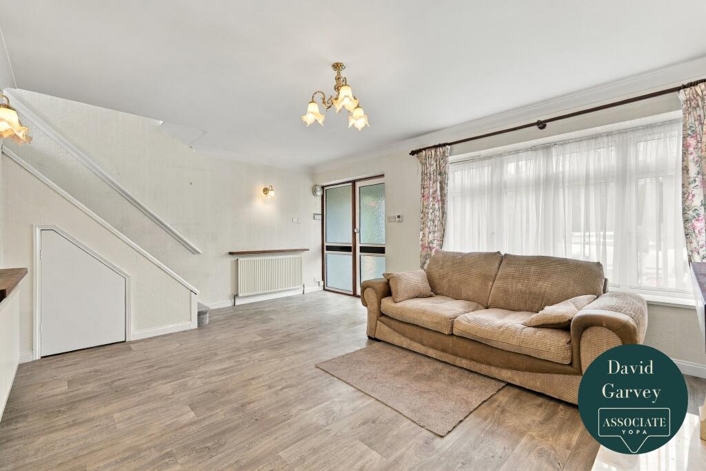 House in Romford - More