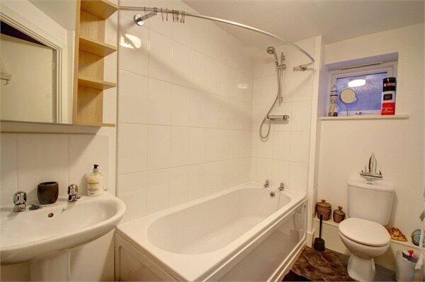 Apartment in Newcastle upon Tyne - View 4
