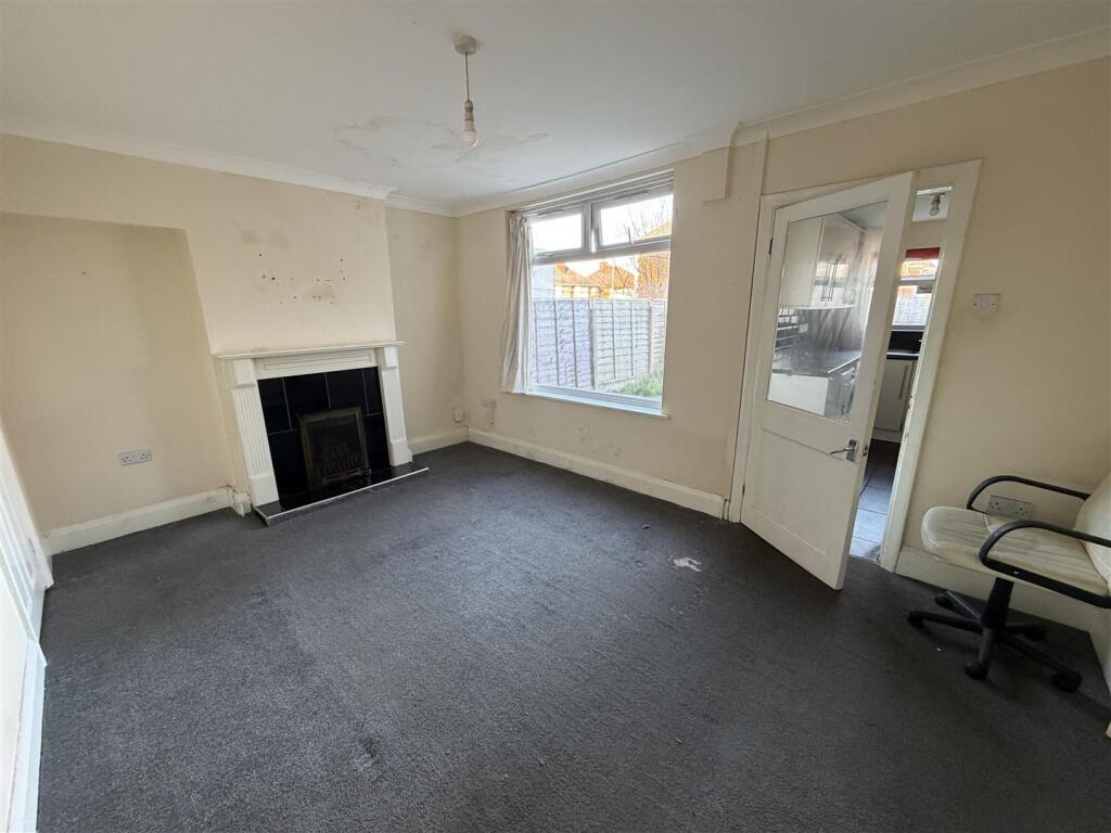 House in Sandwell, Hall End, Charlemont - View 3