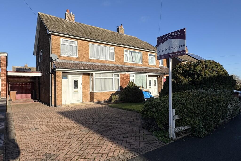 3-bed semi-detached on Tennyson Way, Melton Mowbray, £220,000