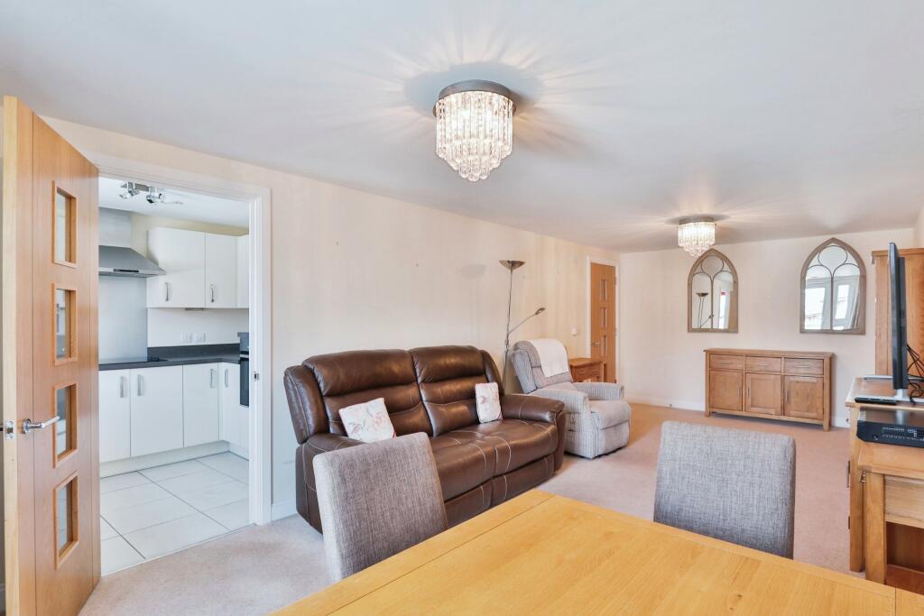 Macaulay Road, Broadstone, Dorset, BH18 photo 4