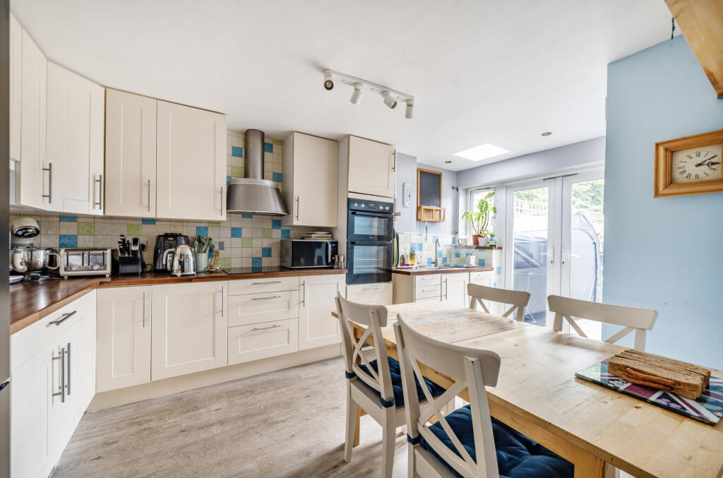 Emmbrook Road, Wokingham, Berkshire, RG41 photo 3