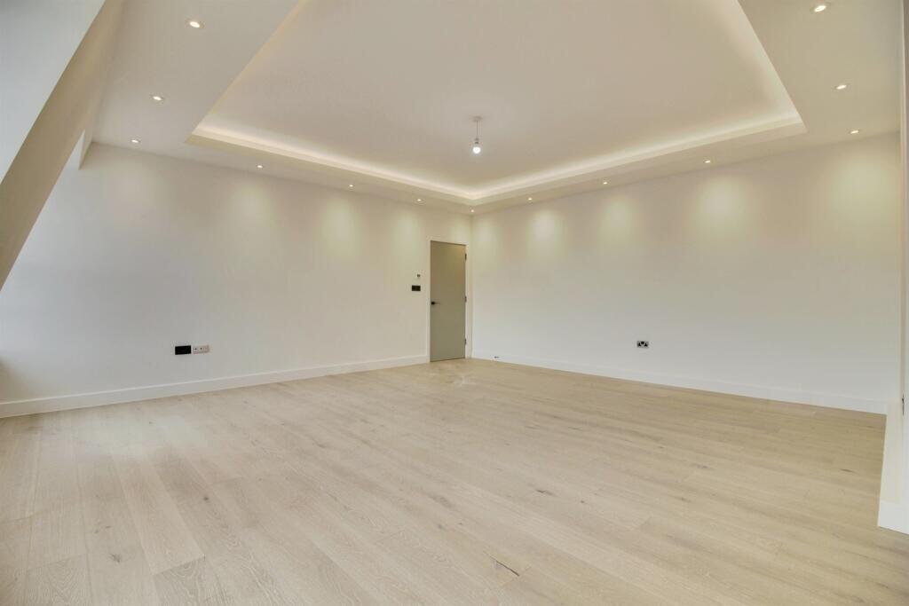 Additional image 3 of Apartment , Theodores Place, Stonehills, Welwyn Garden City