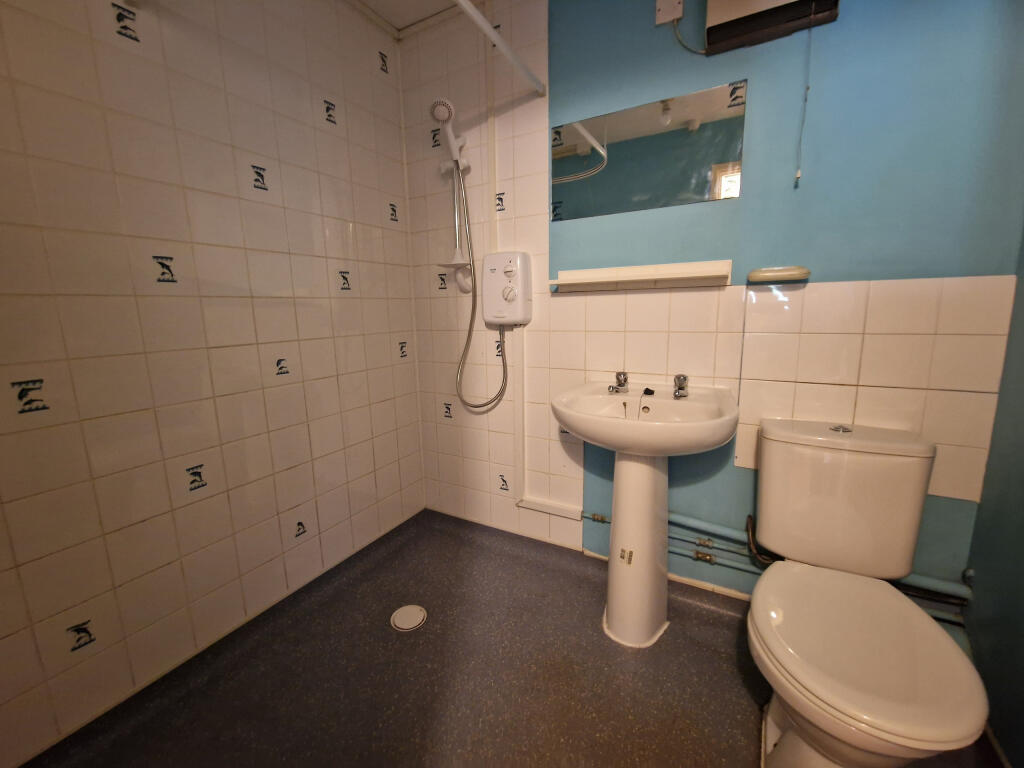 Apartment in Bath, Brympton - More