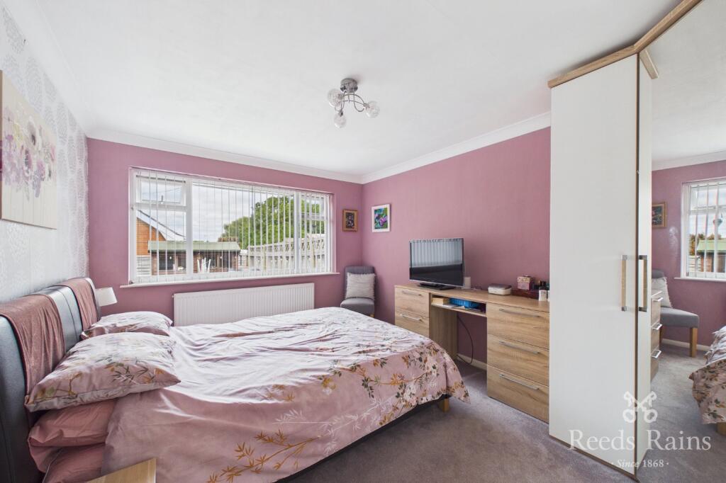 Cotswold Drive, Grassmoor, Chesterfield, Derbyshire, S42 photo 4