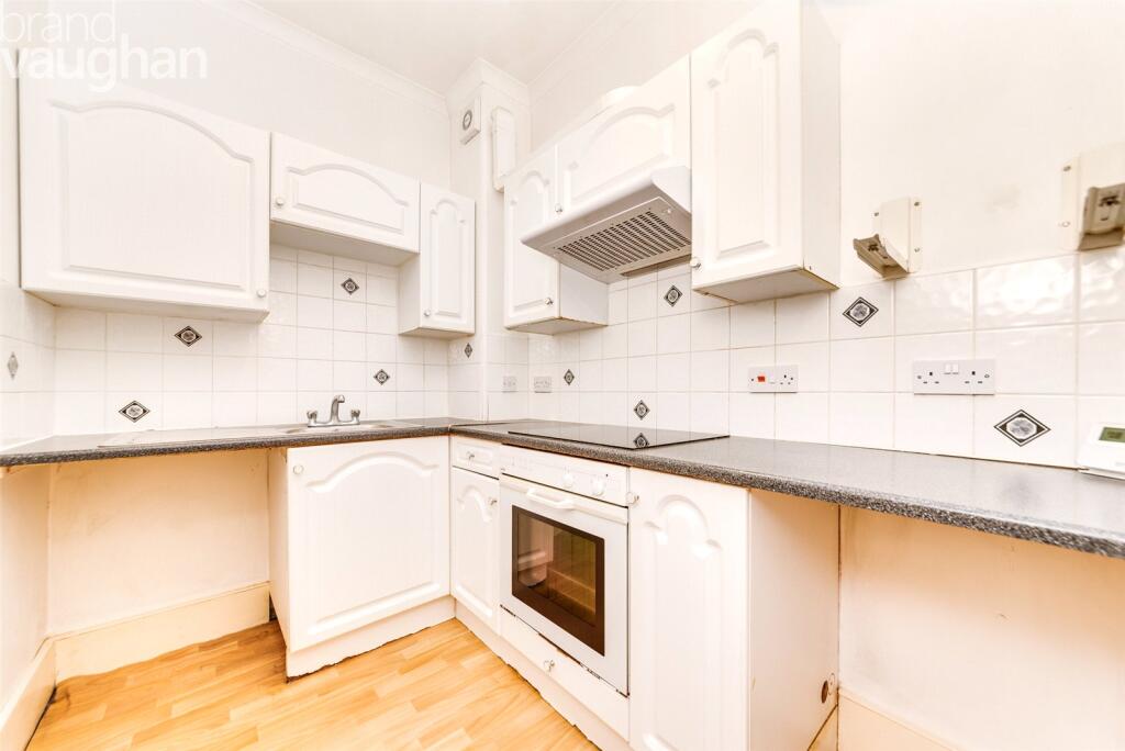 Apartment in Hove, Brighton and Hove - View 4